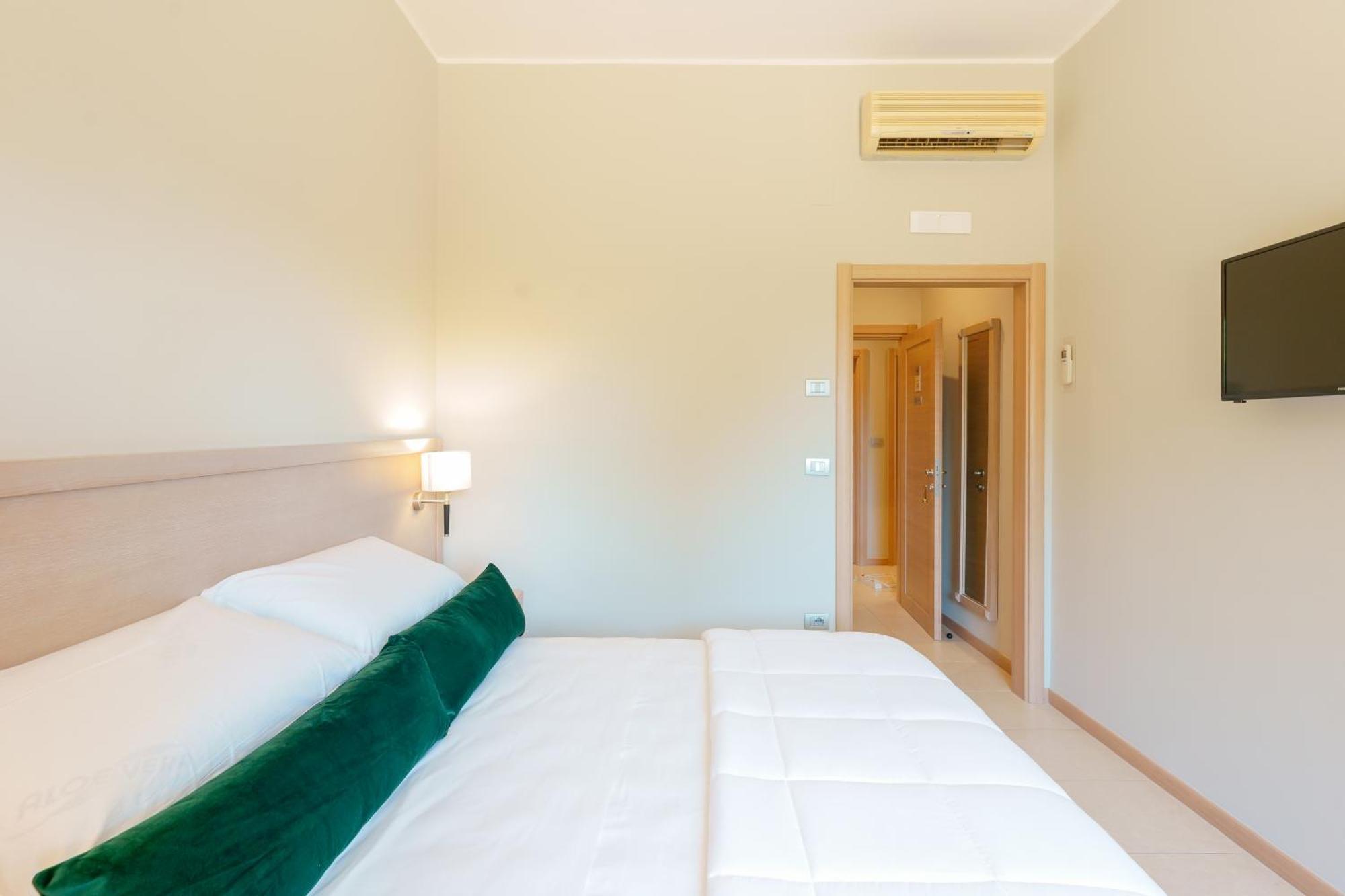 Dimora Lucia Hotel Мартина-Франка Экстерьер фото