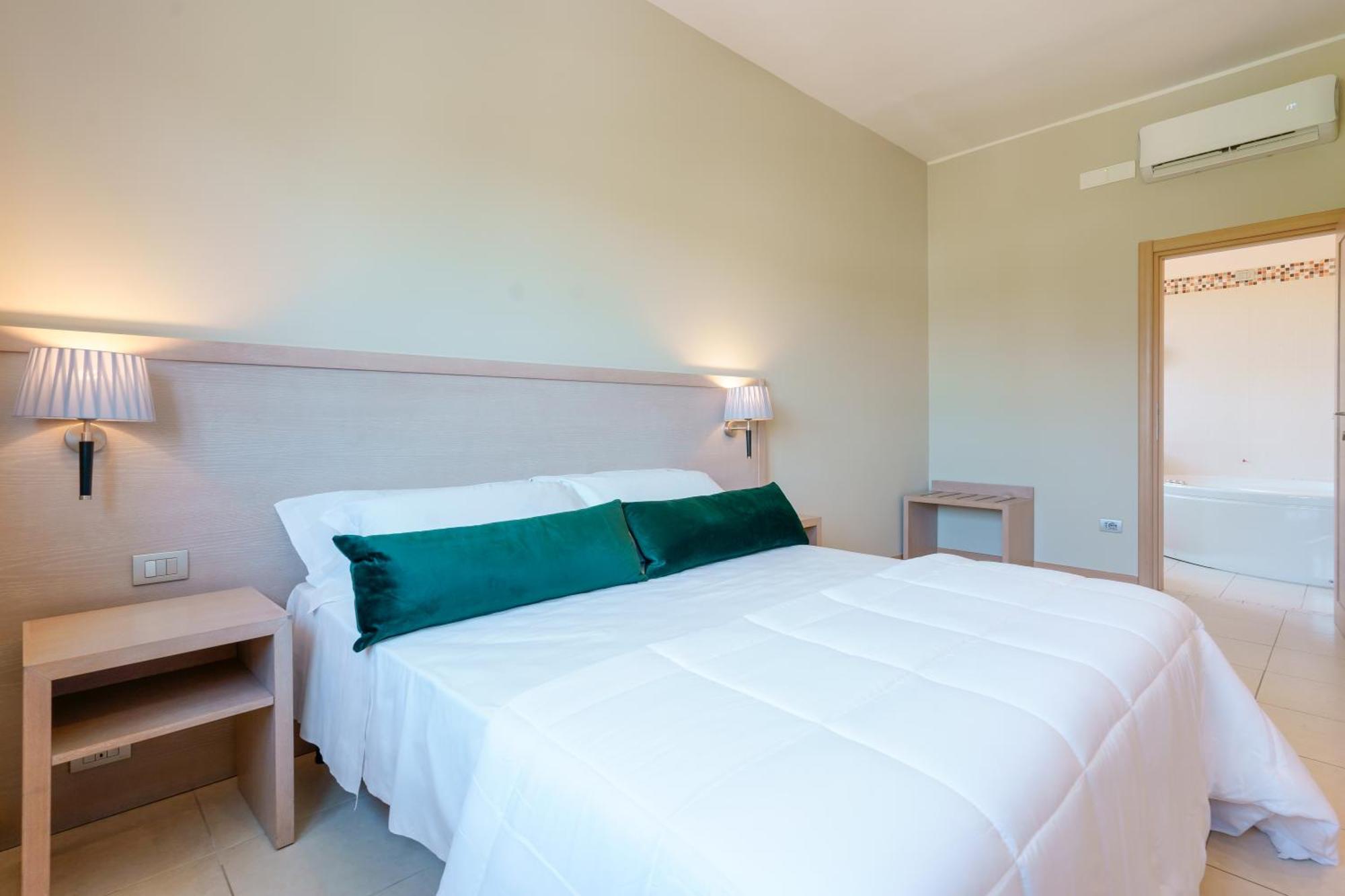 Dimora Lucia Hotel Мартина-Франка Экстерьер фото