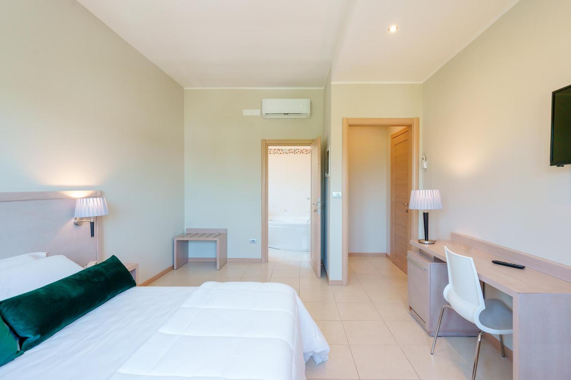 Dimora Lucia Hotel Мартина-Франка Экстерьер фото